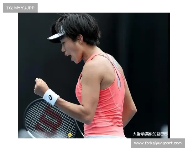 澳网球童雨中撑伞护场地，暖心举动获赞